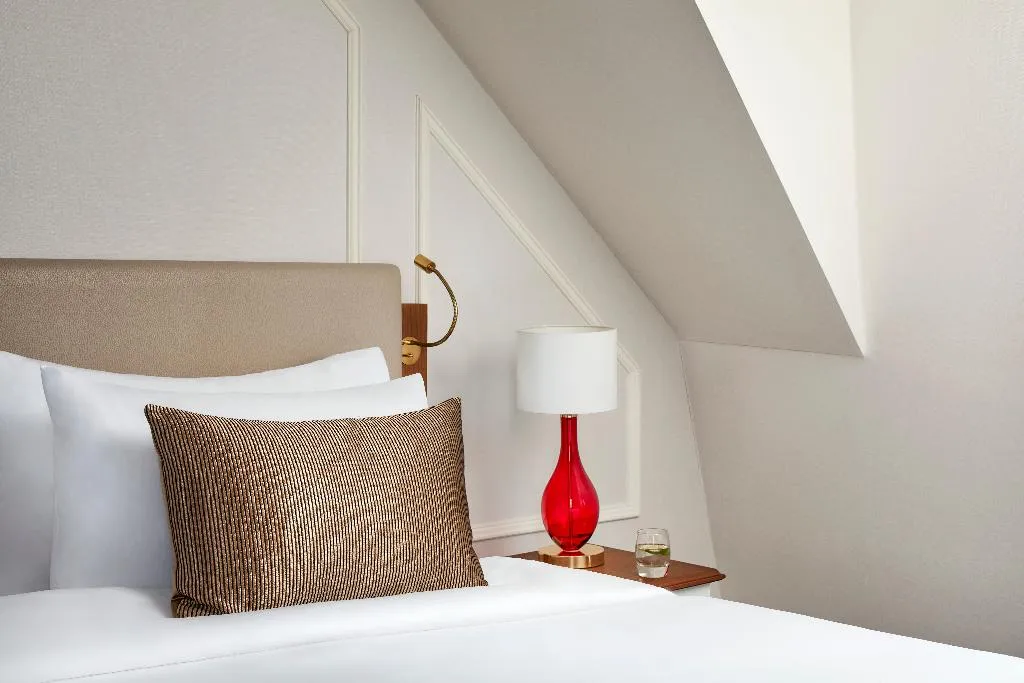 JUNIOR SUITE WITH VIEWS Room, Tivoli Doelen Amsterdam, Amsterdam