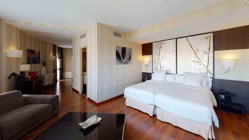 Room, Radisson RED Madrid, Madrid