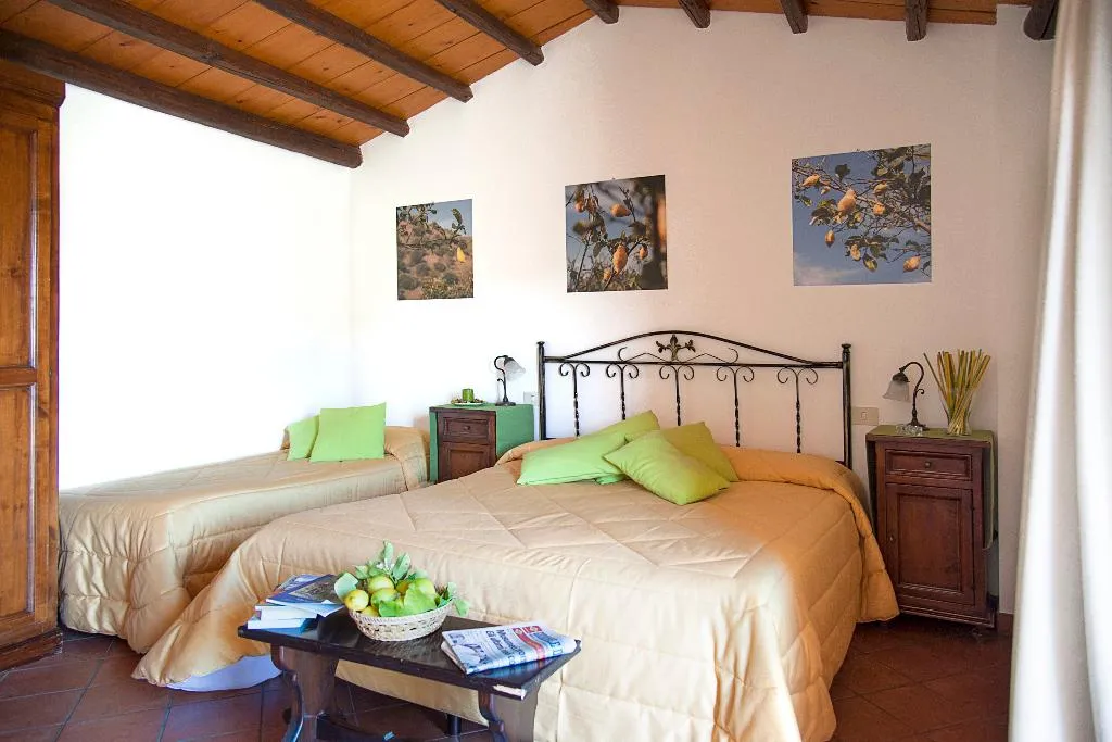 TRIPLE STANDARD Room, Azienda Agrituristica Bergi, Palermo