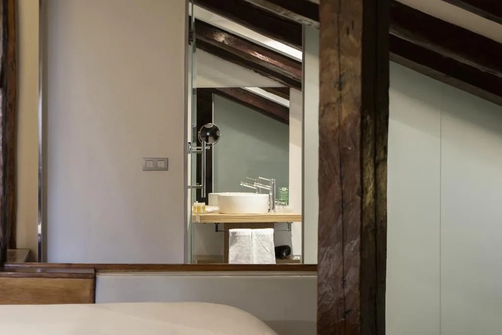 TRIPLE STANDARD Room, Petit Palace Plaza del Carmen, Madrid