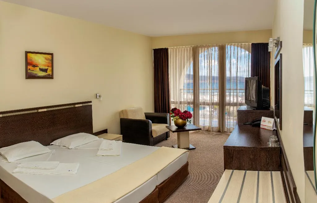 Room, Viand, Bourgas