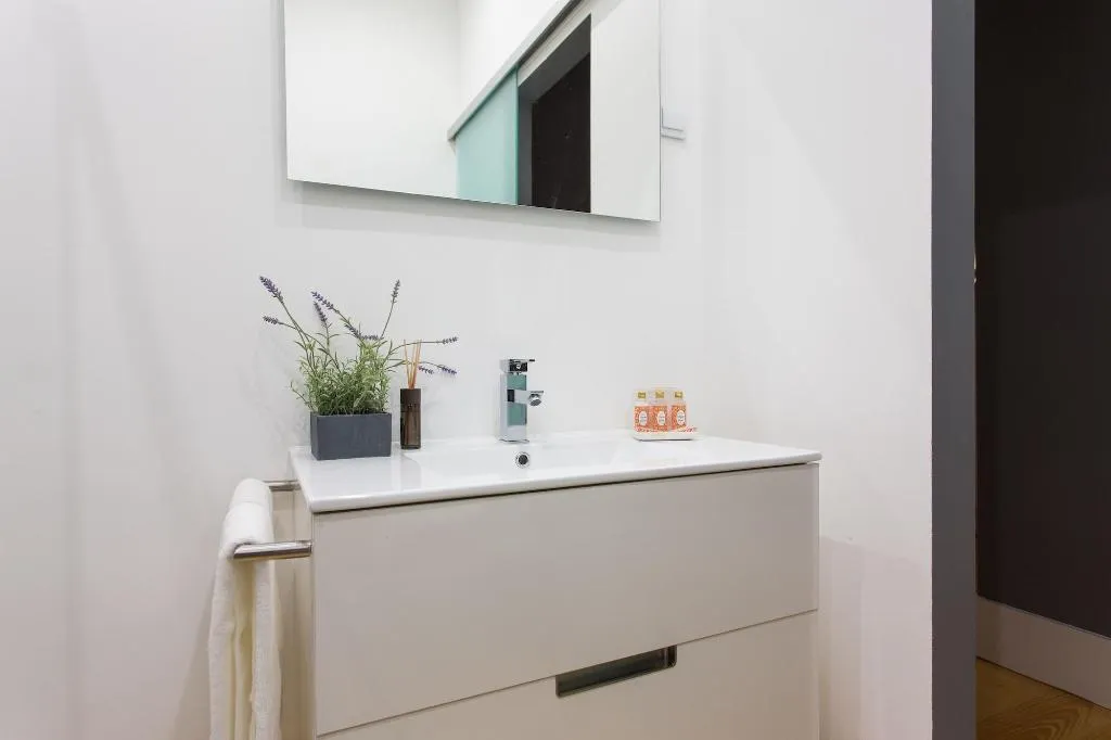 Room, Feels Like Home Chiado Prime Suites, Lisbon