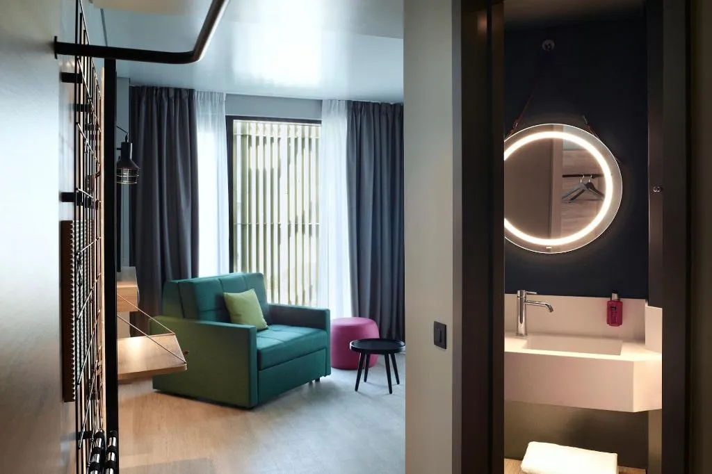 Room, Moxy Athens City, Athens