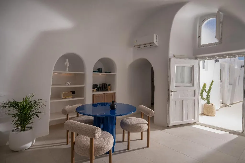 SUITE SEA VIEW WITH PRIVATE POOL Room, You And Me Suites, Santorini