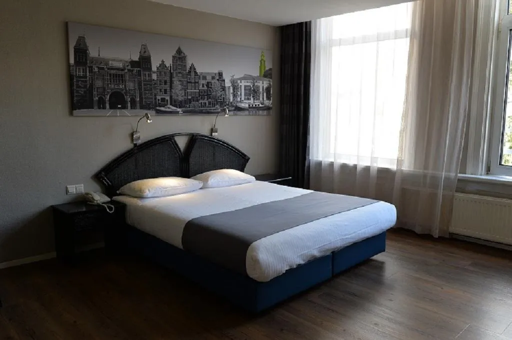 DOUBLE STANDARD Room, Huygens Place, Amsterdam