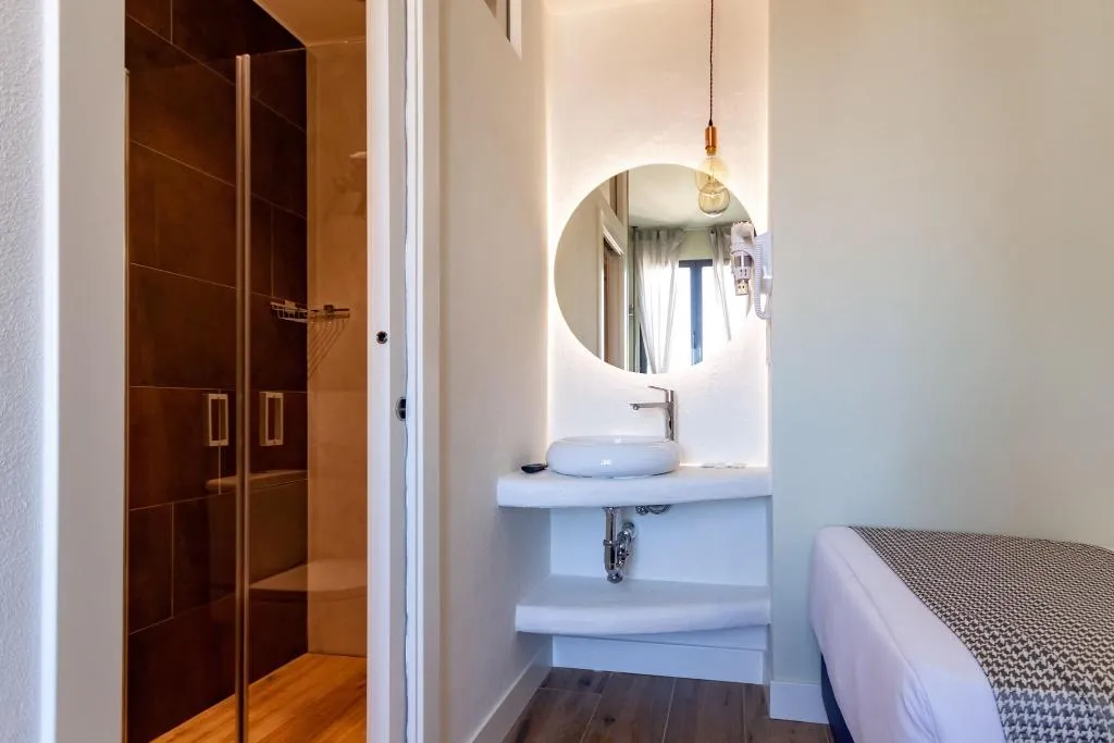 Room, Hostal Charlotte, Madrid