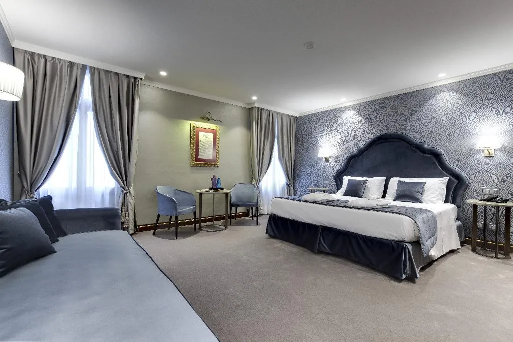 JUNIOR SUITE STANDARD Room, Dona Palace, Venice