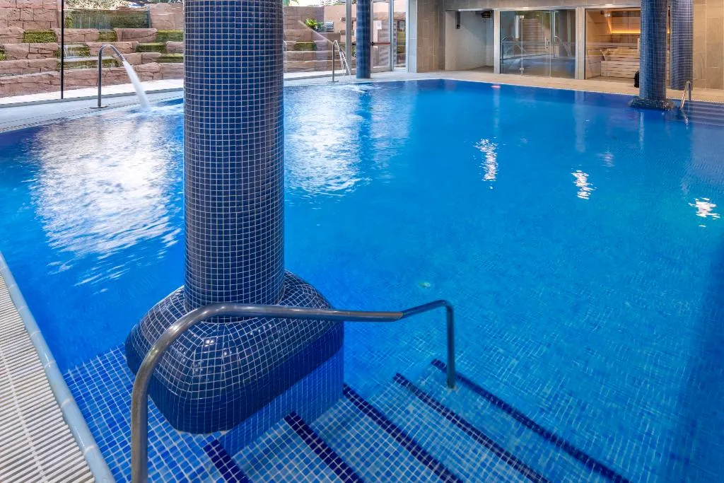 Sports and Entertainment, 4R Gran Regina, Costa Dorada