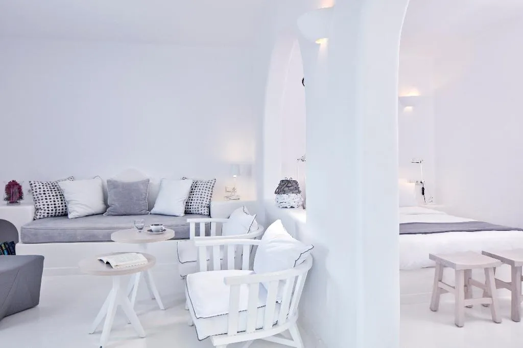 SUITE CAPACITY 3 Room, Cliffside Suites, Santorini