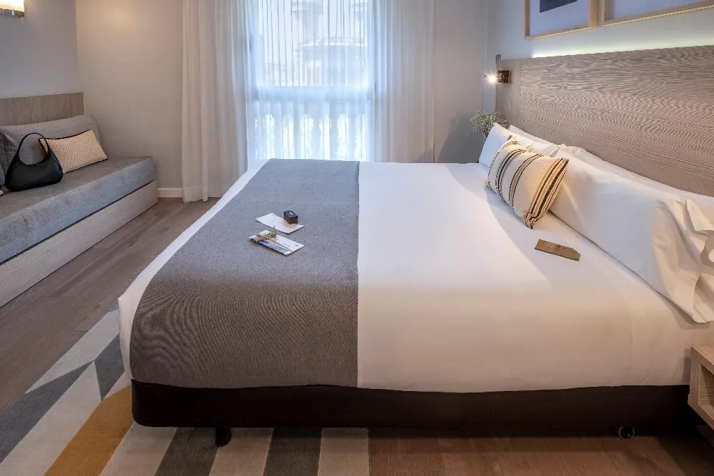 Double or Twin DELUXE WITH VIEWS Room, Serhs Rivoli Rambla, Barcelona