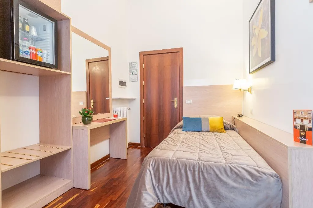 SINGLE STANDARD Room, Medici, Rome