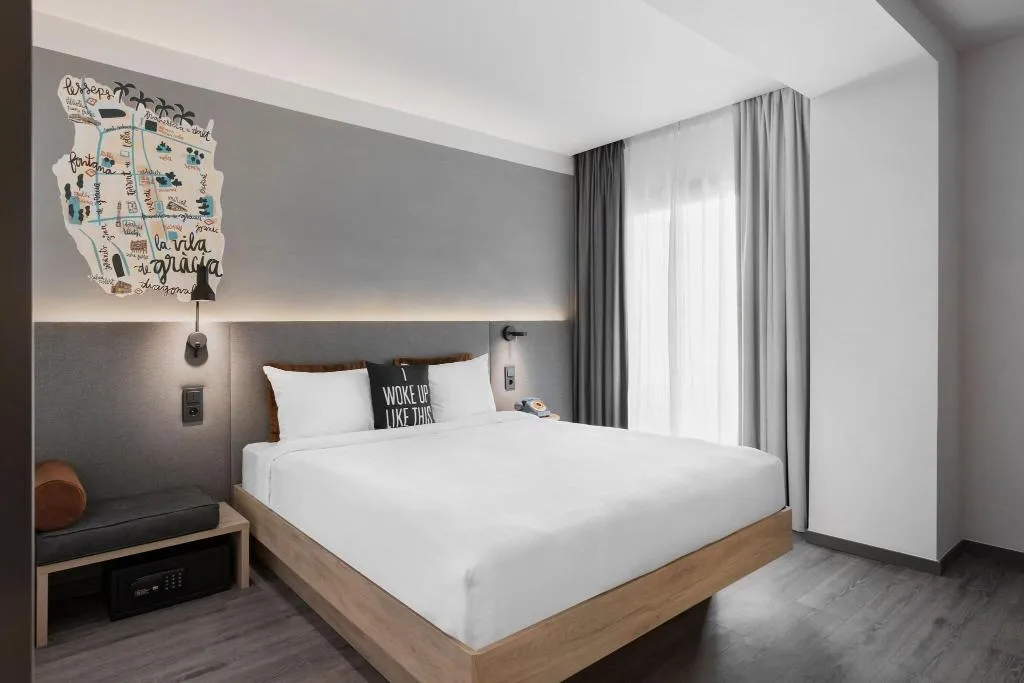DOUBLE QUEEN SIZE BED Room, Moxy Barcelona, Barcelona