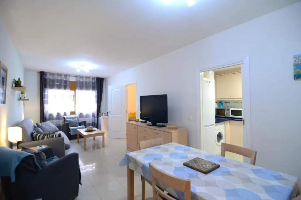 APARTMENT CAPACITY 6 TWO BEDROOMS Room, Mestral, Costa Brava