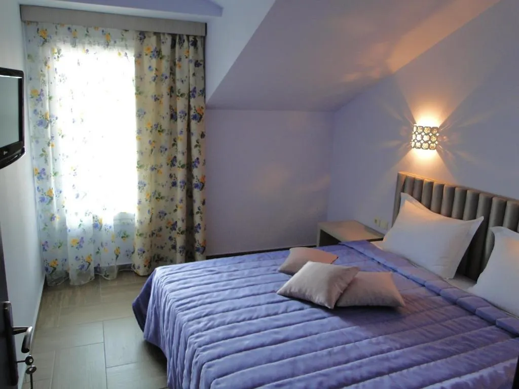 QUADRUPLE COMFORT Room, Olympos Hotel, Thessaloniki