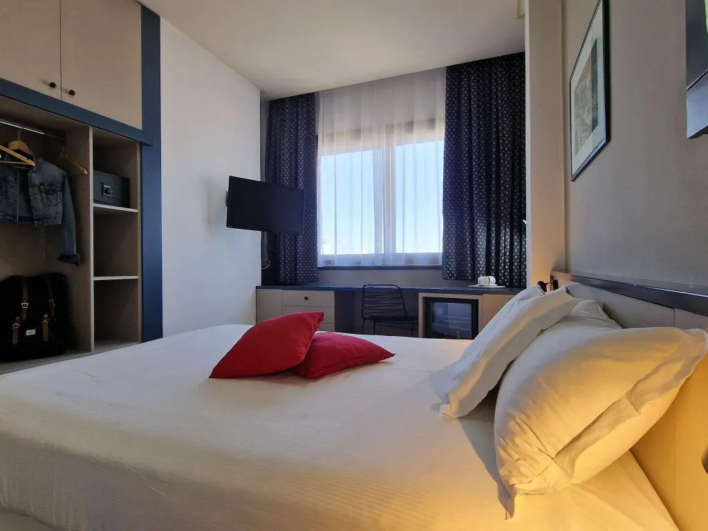 DOUBLE HARBOUR VIEW Room, Hotel President Palermo, Palermo