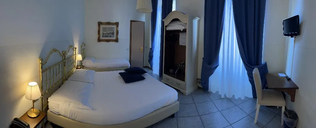 TRIPLE STANDARD Room, Goldoni, Florence