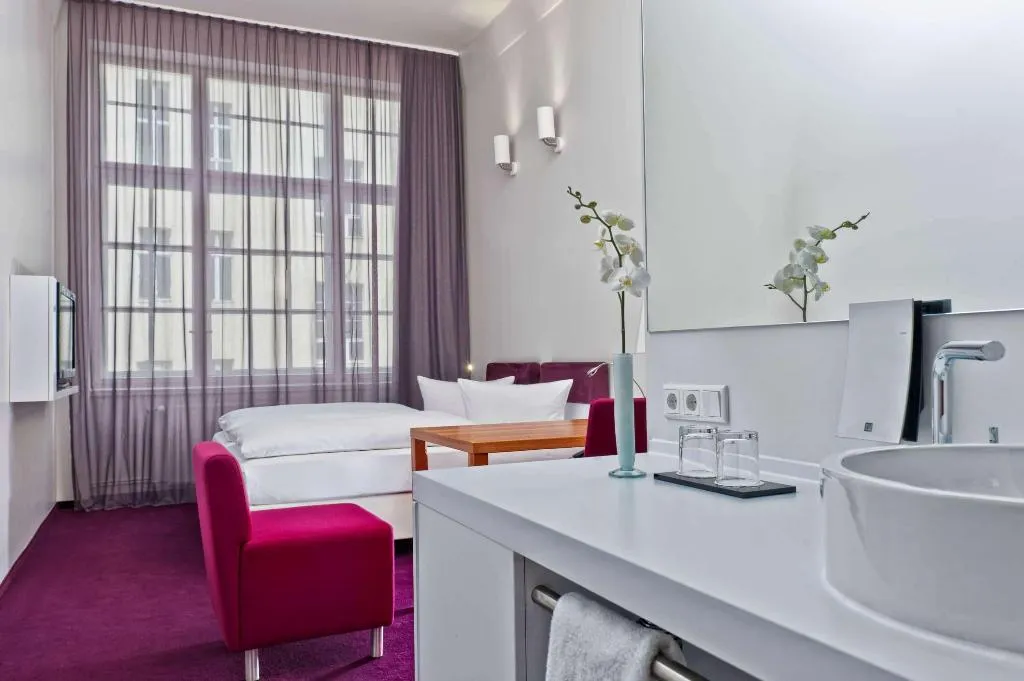 DOUBLE CAPACITY 2 Room, Wyndham Garden Berlin Mitte, Berlin