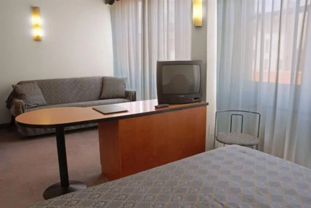 QUADRUPLE TWO DOUBLE BEDS Room, Hotel Delle Nazioni, Milan
