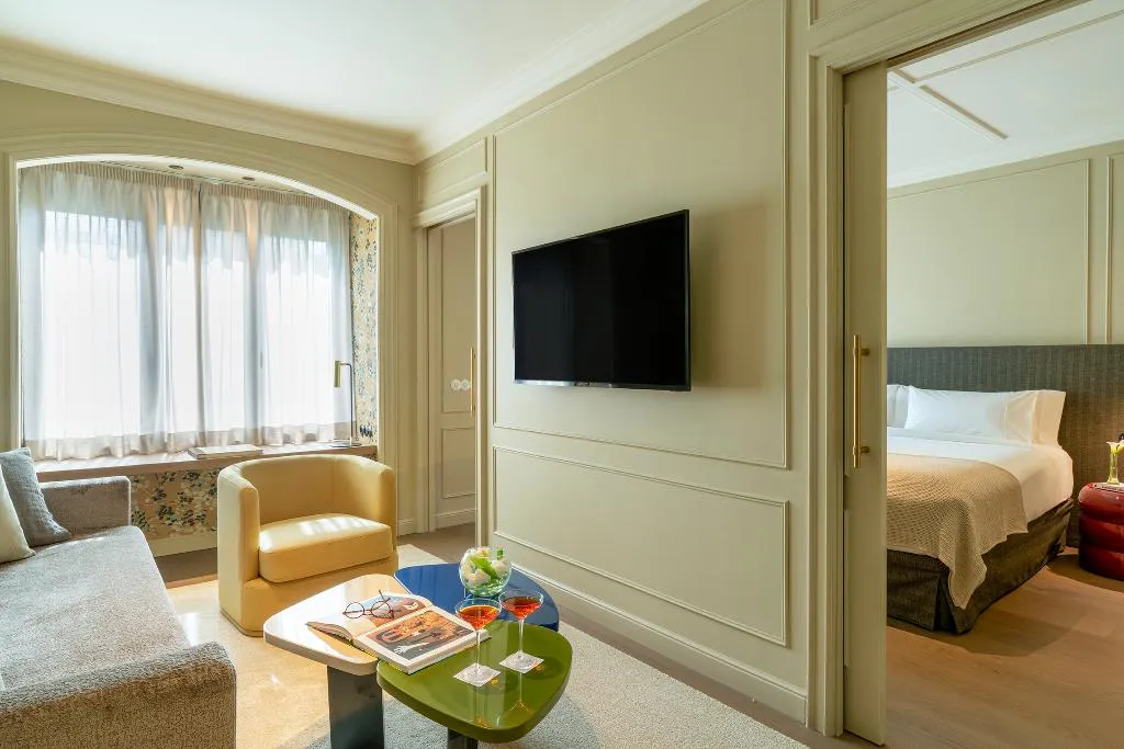 JUNIOR SUITE WITH VIEWS Room, El Avenida Palace, Barcelona