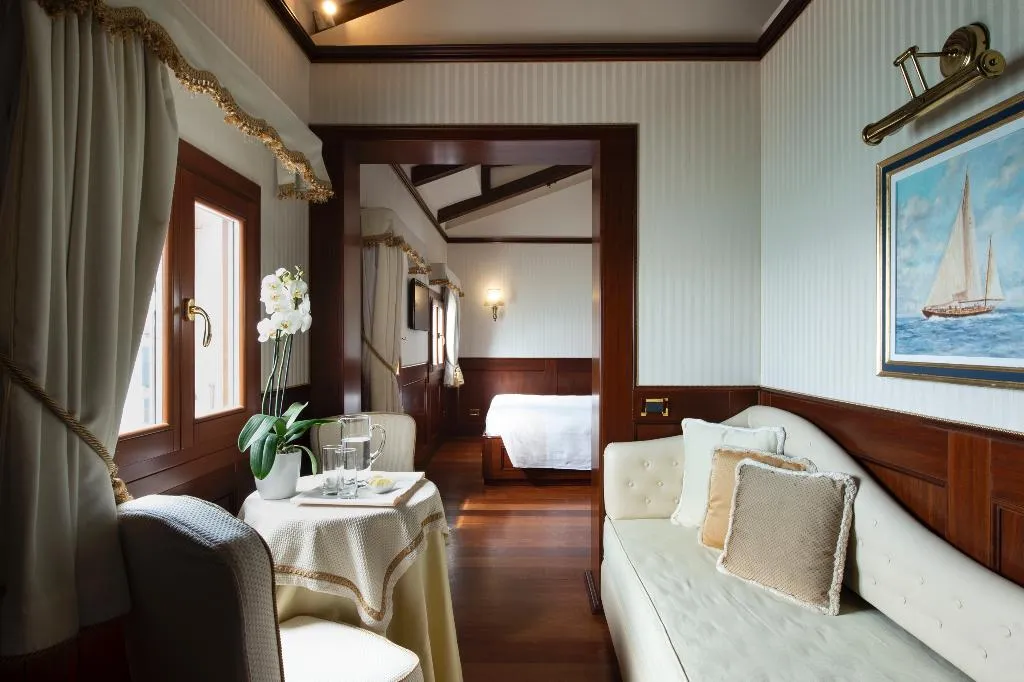 JUNIOR SUITE STANDARD Room, Bucintoro, Venice