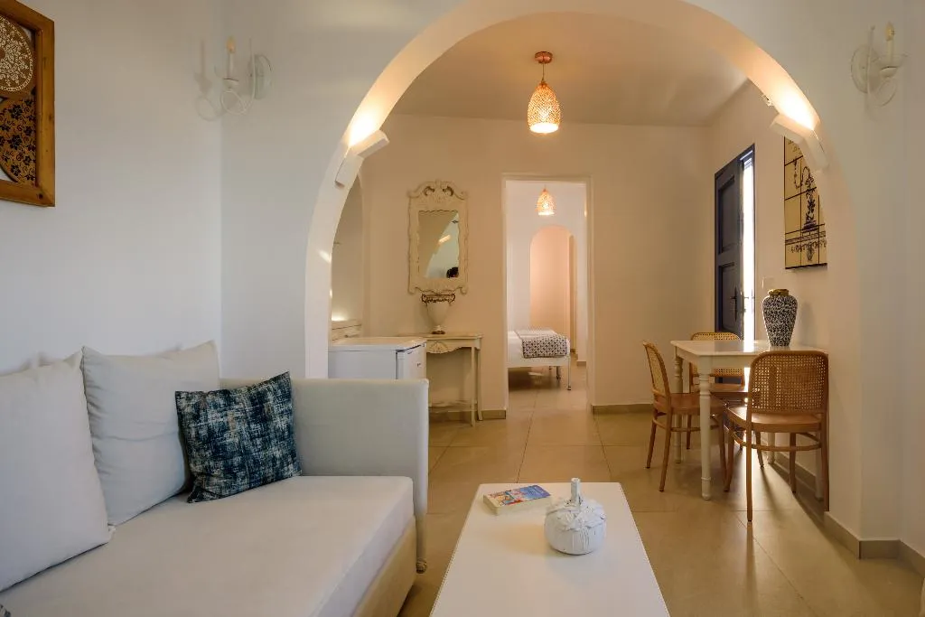 APARTMENT SUPERIOR Room, Kamares Apartments, Santorini