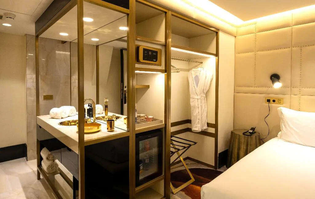 DOUBLE SINGLE USE DELUXE Room, Madalena By the Beautique Hotels, Lisbon