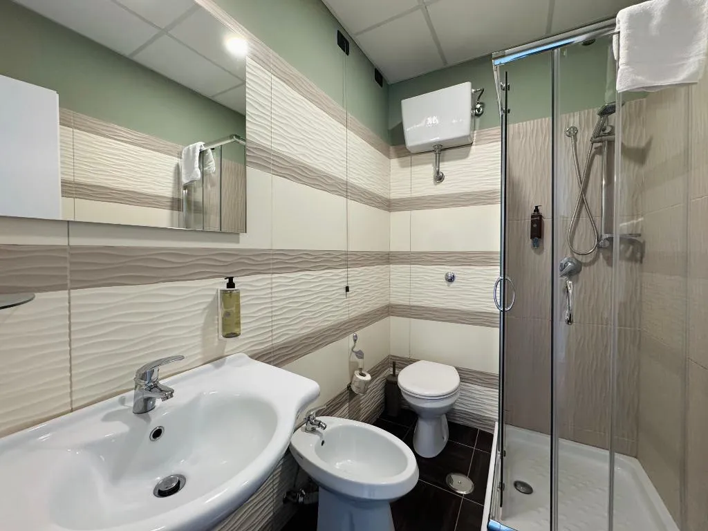 Double or Twin CLASSIC WITH BALCONY Room, Hotel La Pergola, Naples