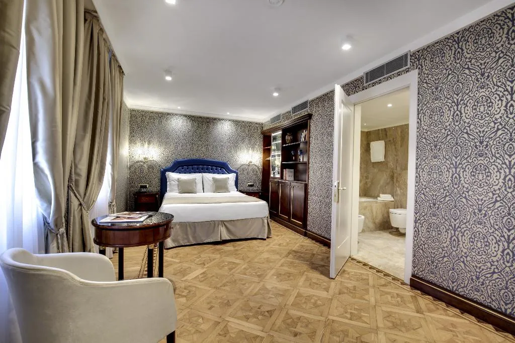 JUNIOR SUITE STANDARD Room, Dona Palace, Venice