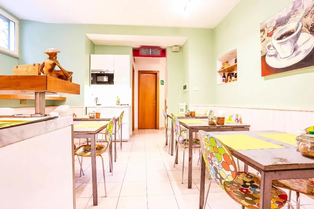 Restaurant, The Beehive, Naples
