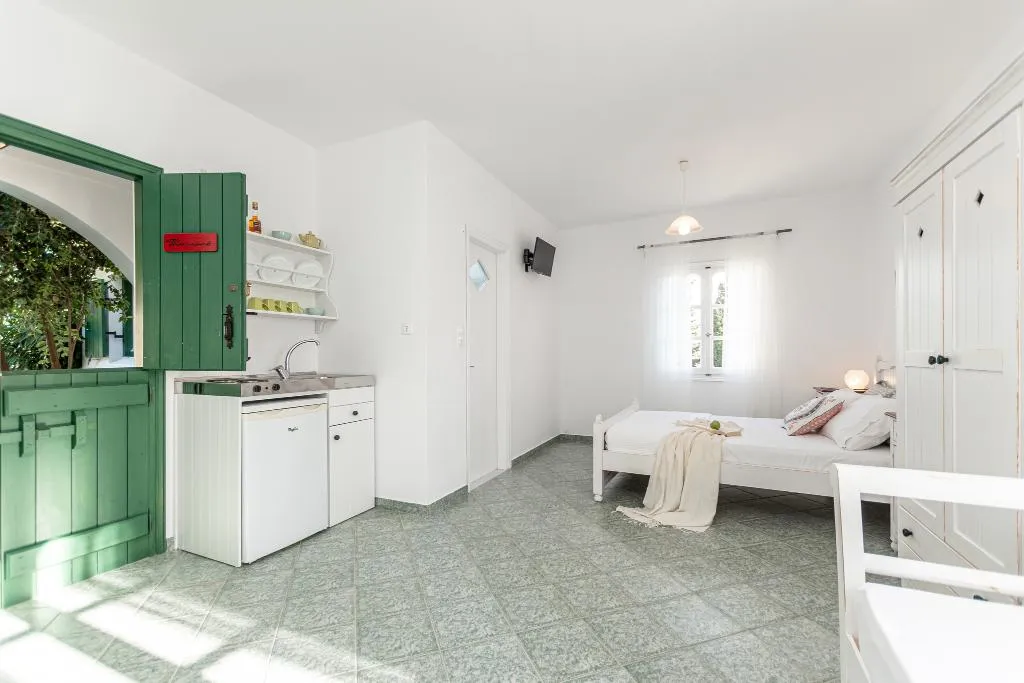 FAMILY ROOM DELUXE WITH TERRACE Room, Palatiana Agriturismo - Philoxenia Cottages, Crete