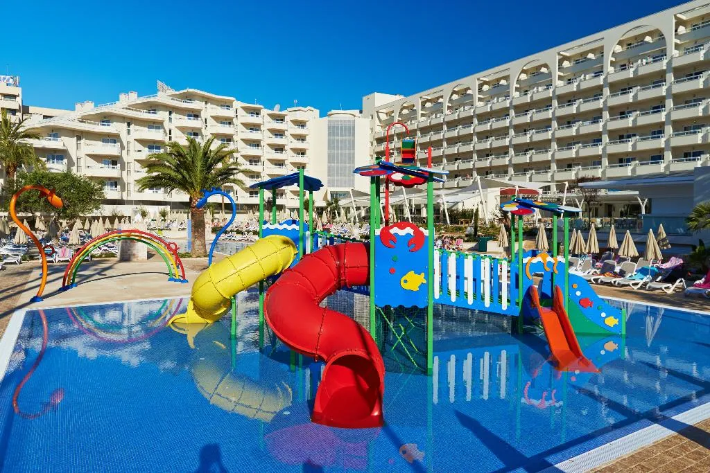 Sports and Entertainment, Hipotels Coma Gran, Majorca