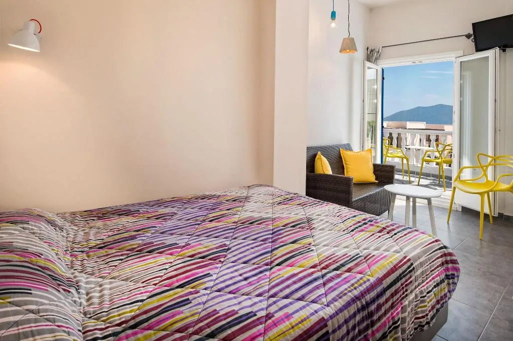 Room, Summertime, Santorini