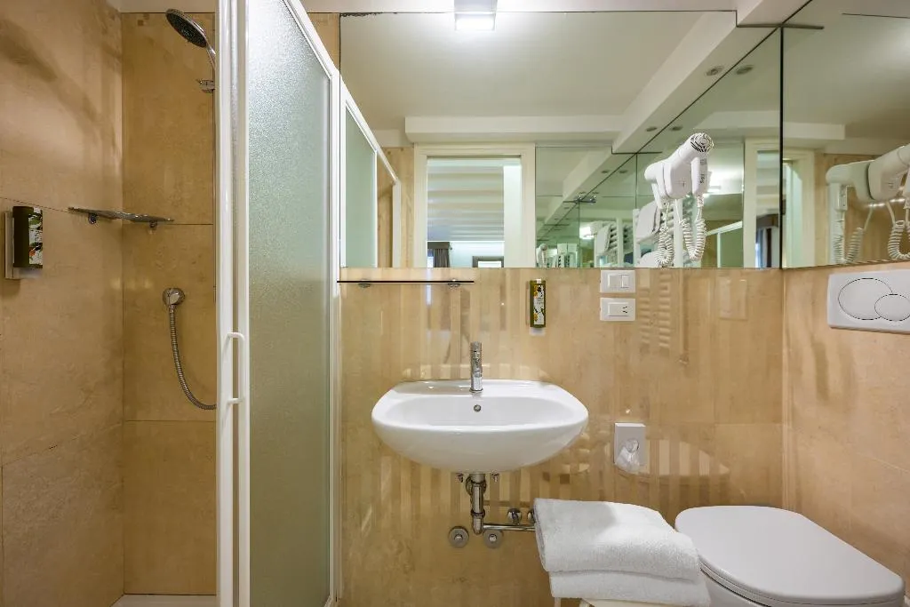 DOUBLE STANDARD Room, Leone, Venice