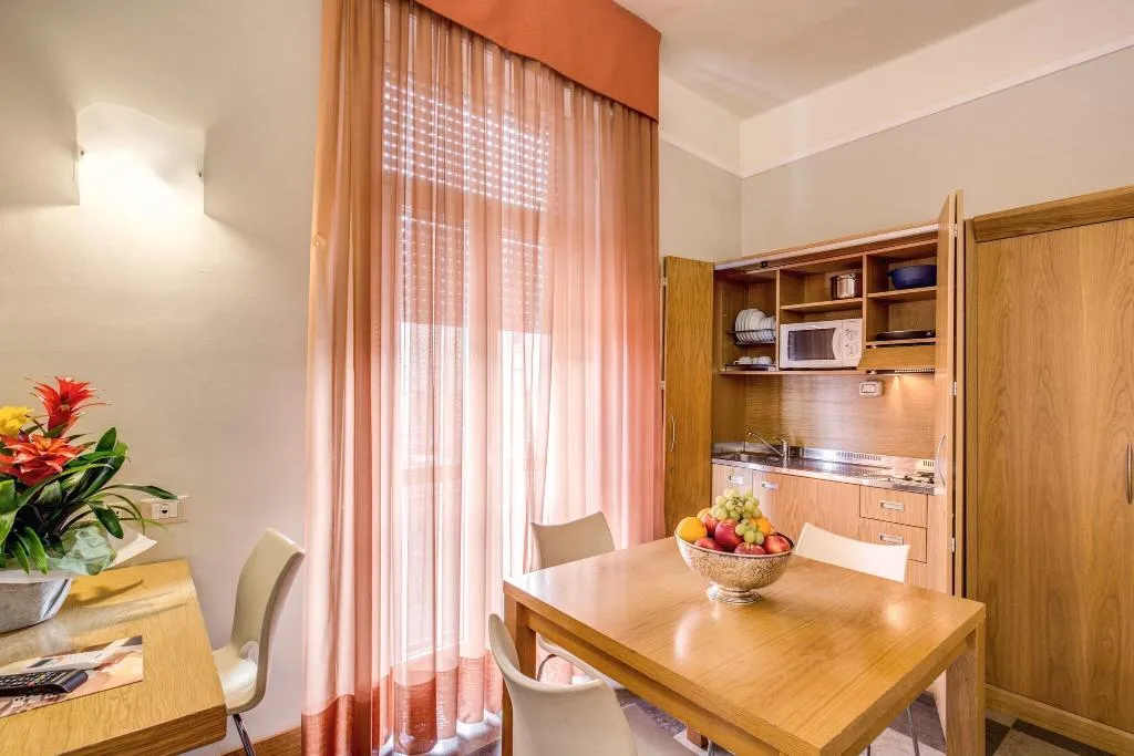 APARTMENT WITH KITCHENETTE Room, Delle Nazioni, Florence
