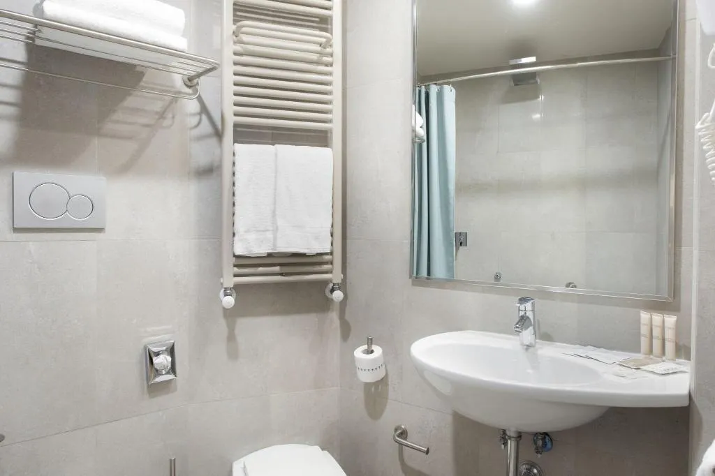 JUNIOR SUITE KING SIZE BED Room, Grifone - Meetings & Spa, Florence