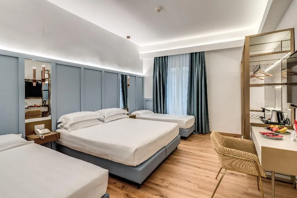 QUADRUPLE STANDARD Room, Relais Trevi 95 Boutique Hotel, Rome