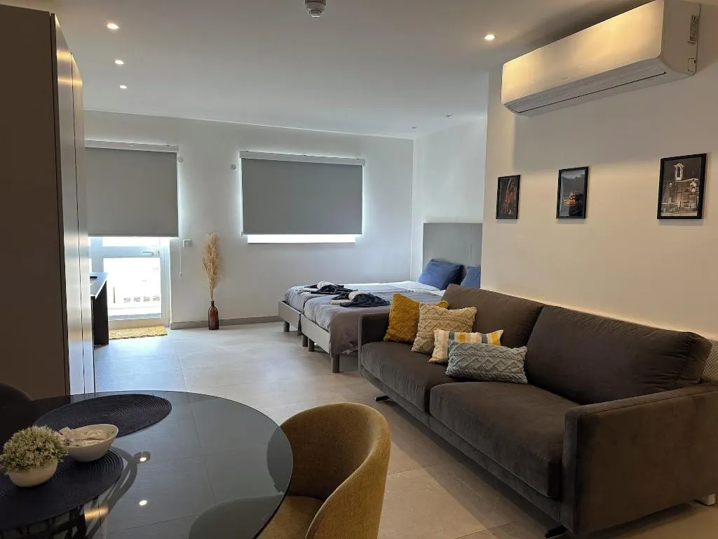 Room, The Central Guesthouse, Malta