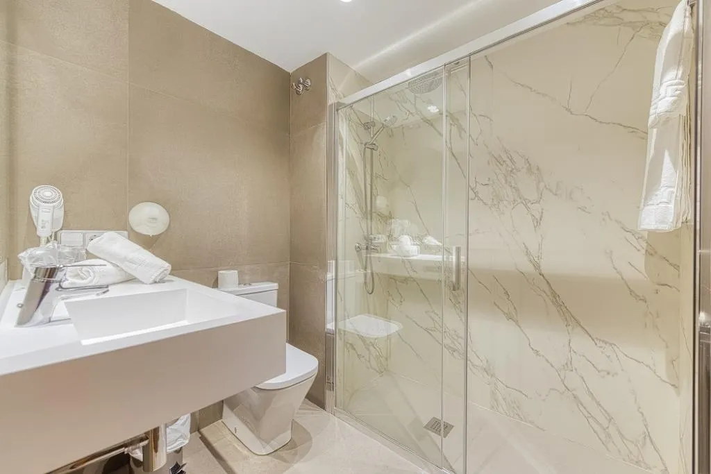 TWIN STANDARD Room, Viella, Costa Brava