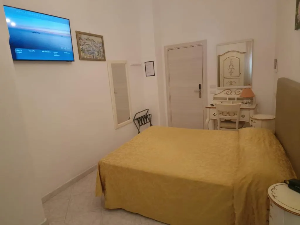 Double or Twin STANDARD Room, La Perla, Naples