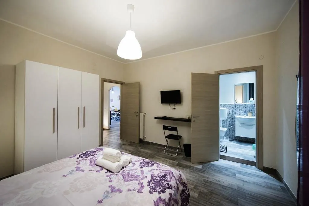 Room, Linea1 B&B, Naples
