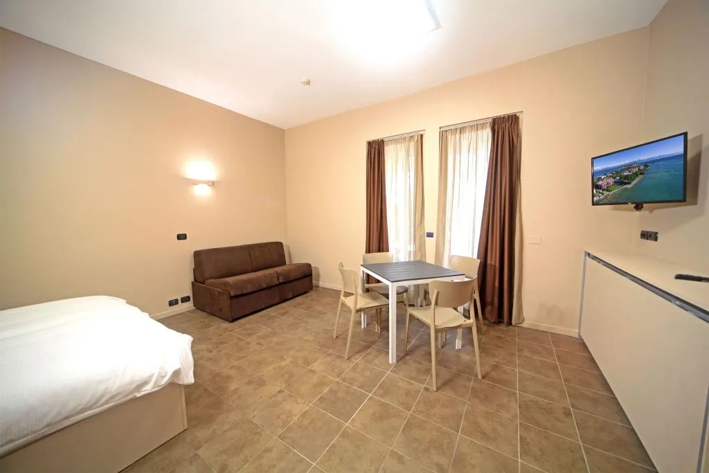 STUDIO WITH BALCONY Room, Smeraldo apartments, Milan