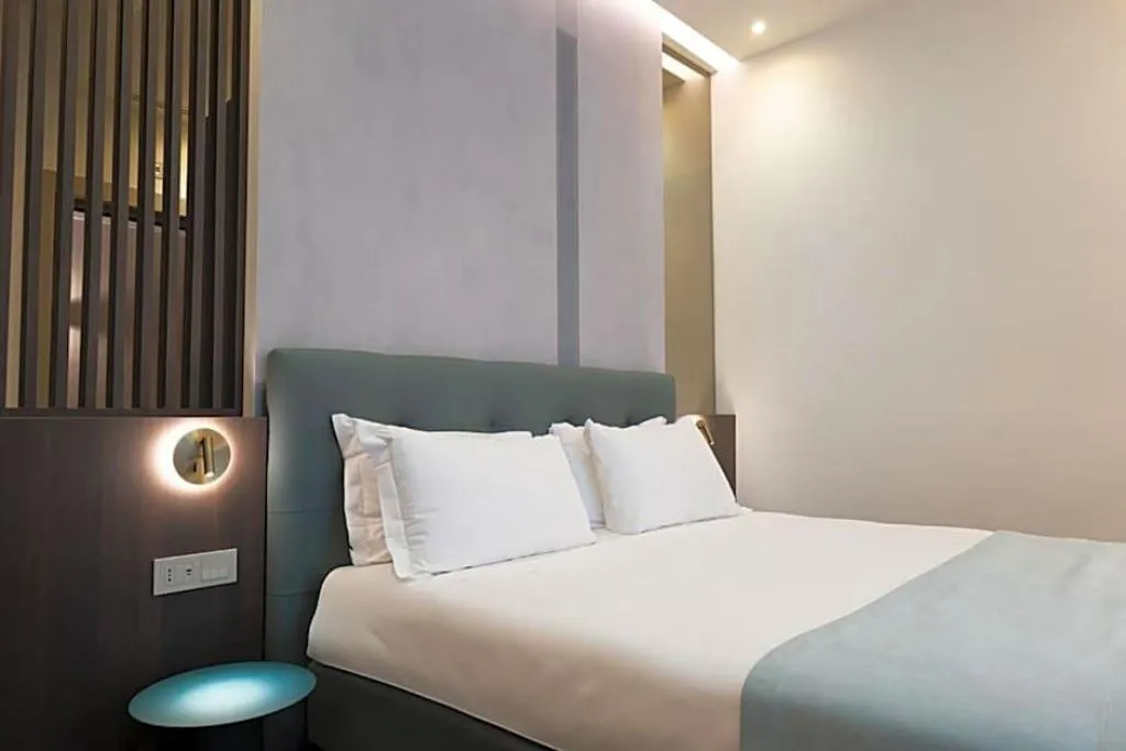 Room, Hotel Vittoria, Naples