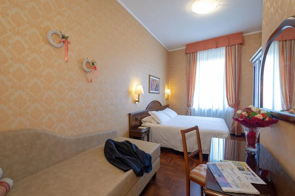 DOUBLE STANDARD Room, Hotel Boccaccio, Florence