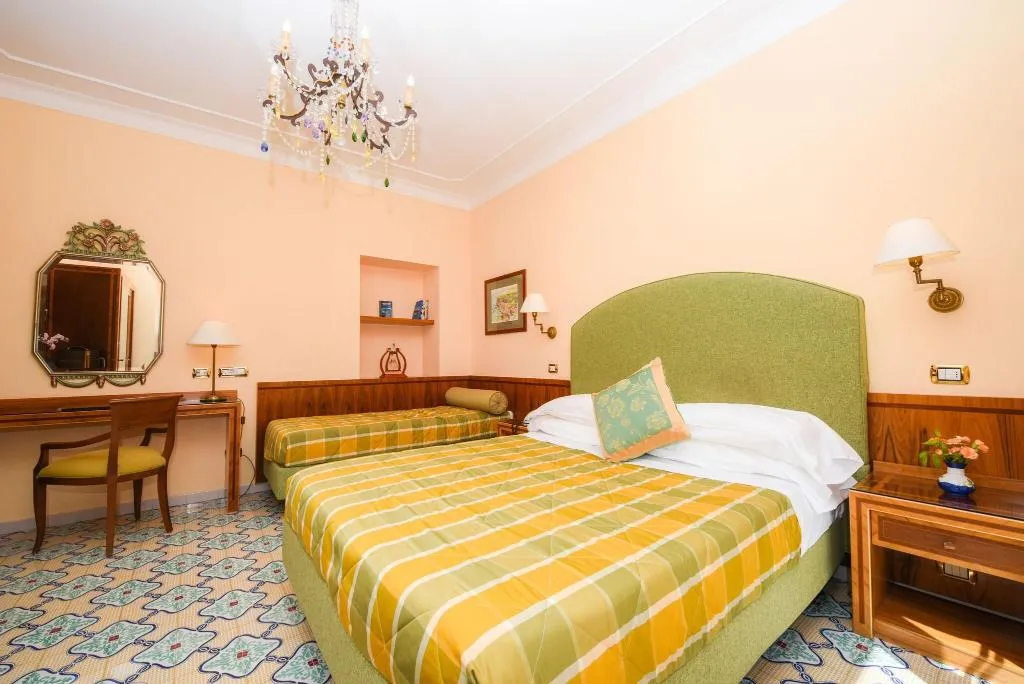 Room, Antiche Mura, Naples