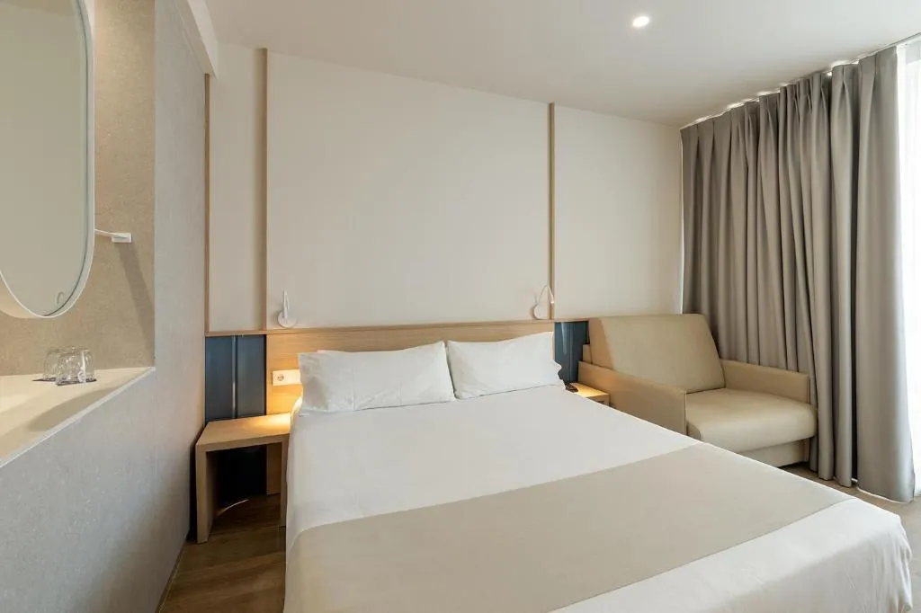 TRIPLE STANDARD Room, Port Alicante - Playa de San Juan, Costa Blanca
