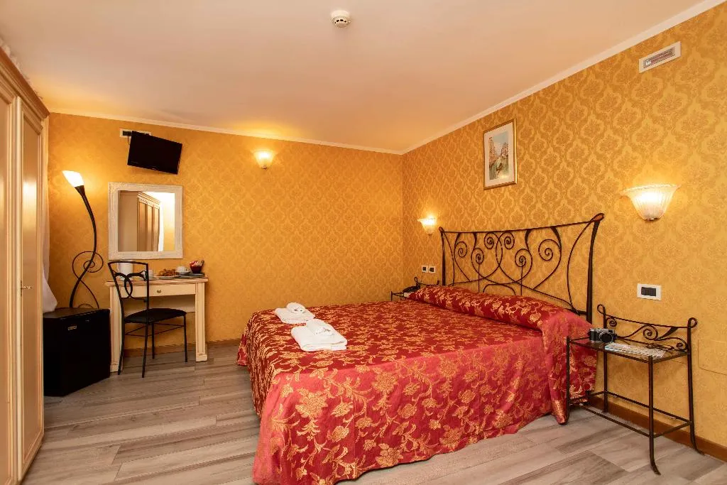 DOUBLE CANAL VIEW Room, Tintoretto Hotel, Venice