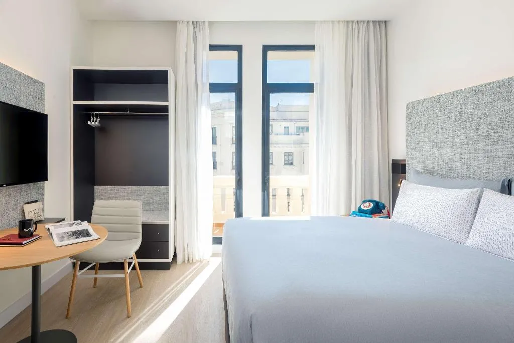 Room CONNECTING ROOM Room, Innside Madrid Gran Via, Madrid