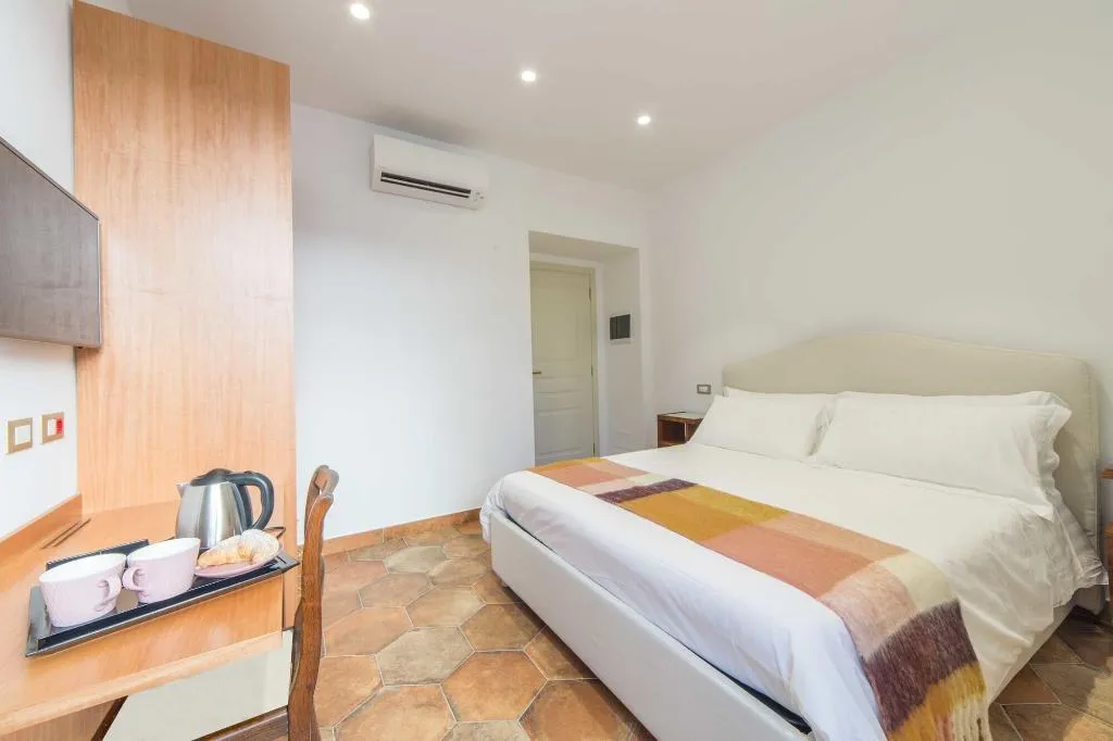 Room, Residenza Il Campanile, Naples