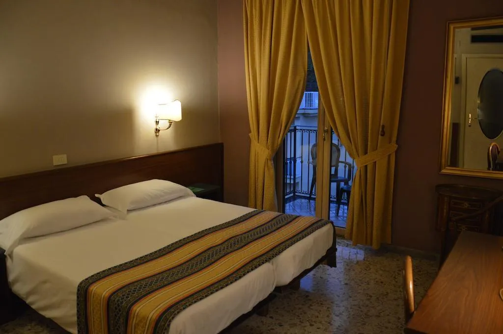 General view, Hotel Central, Naples