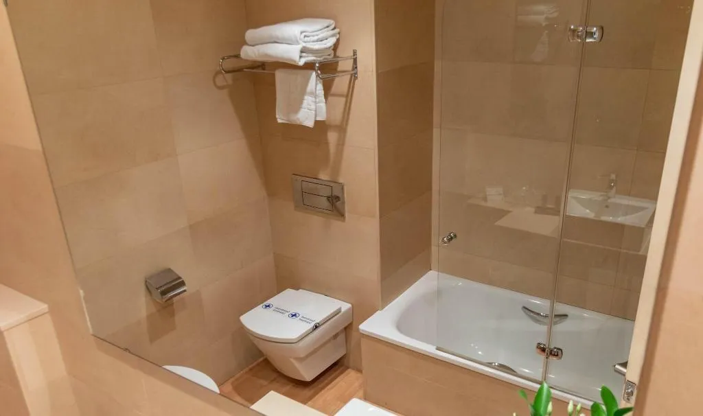 Room, J. Balmes, Costa Brava